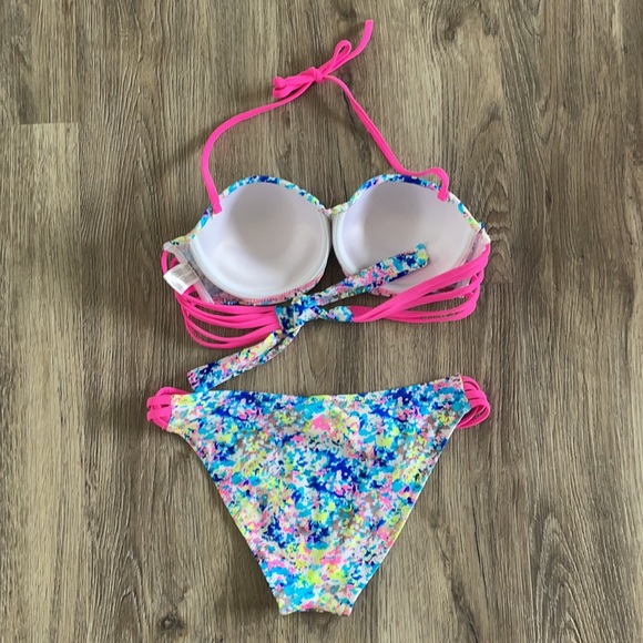 Bikini - Picture 2 of 2